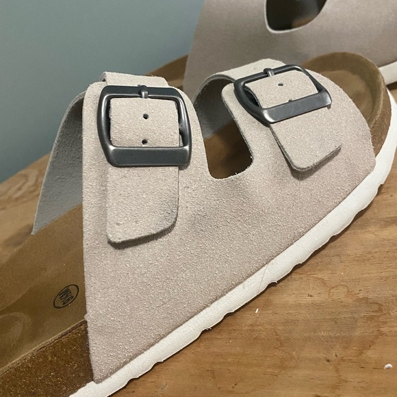 Cushionaire Beige Sandals 9.5 - Picture 3 of 8